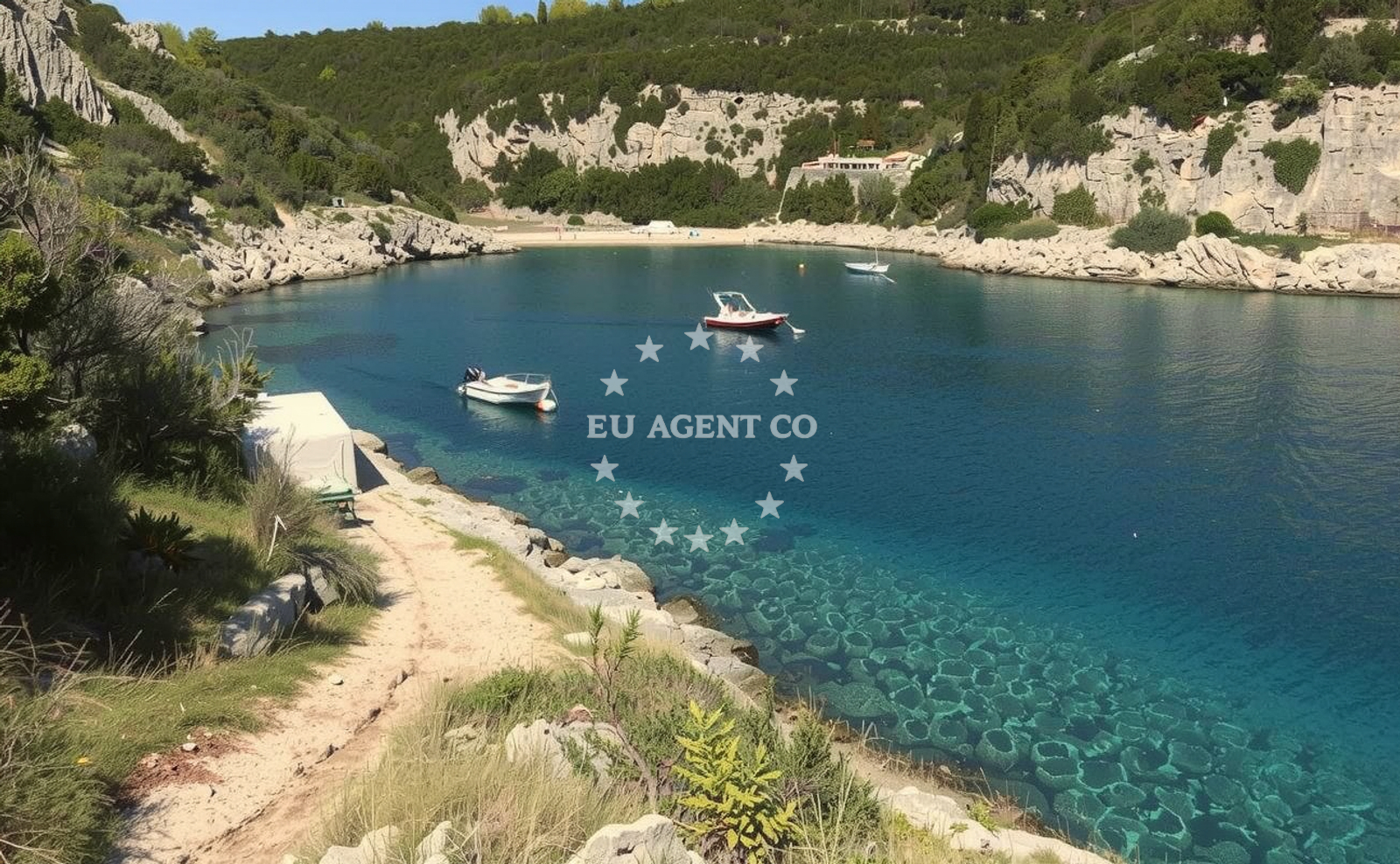 Beach facilities and surroundings at Uvala Voscica in Voscica 1, Novo Selo