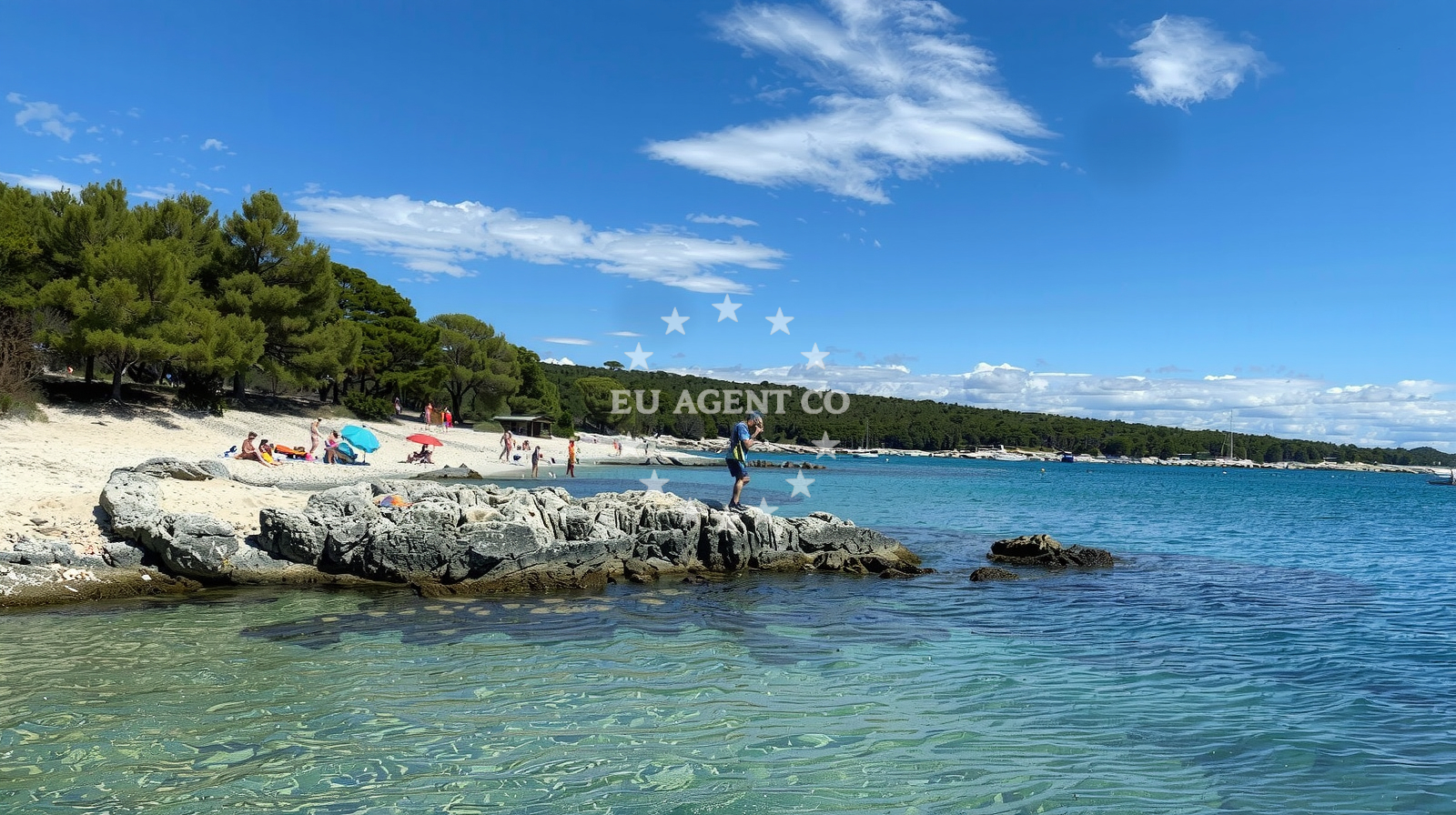 Shoreline and swimming area at Uvala Zabodarski in Artatore ulica 64, Mali Lošinj