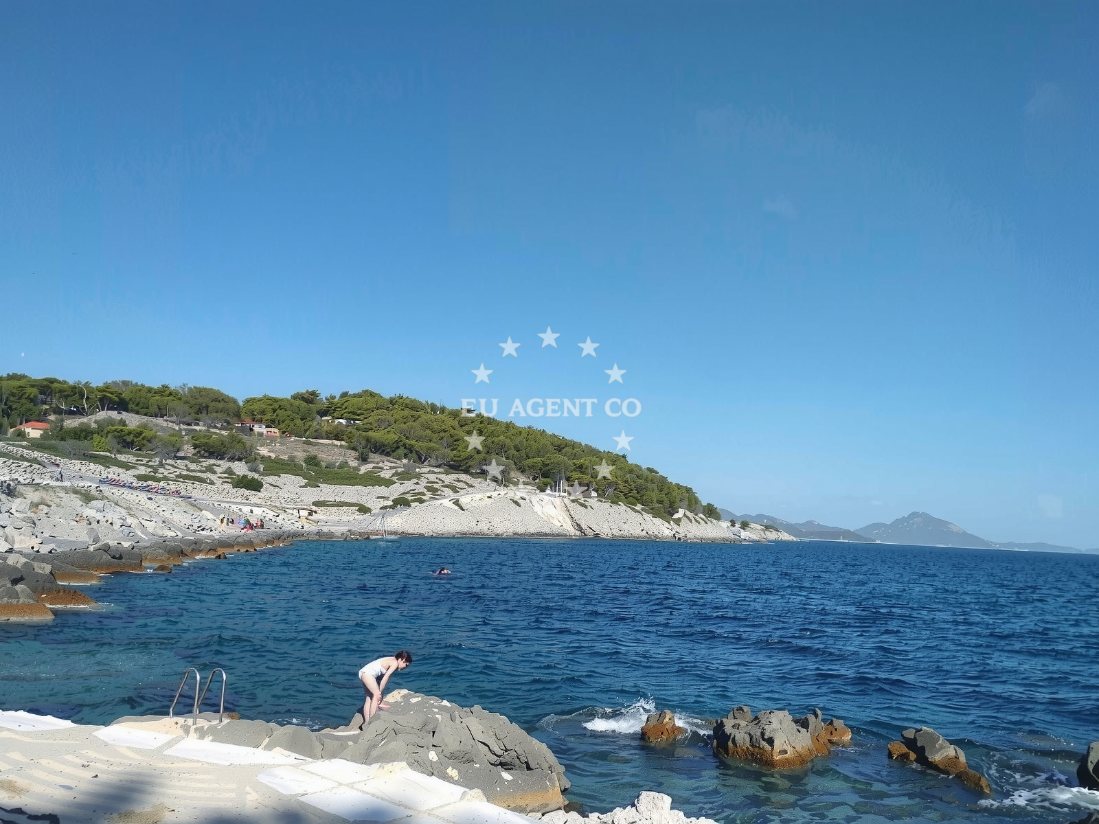 Shoreline and swimming area at Uvala Zagazinjine in 10 Ulica Bože Milanovića, Mali Lošinj