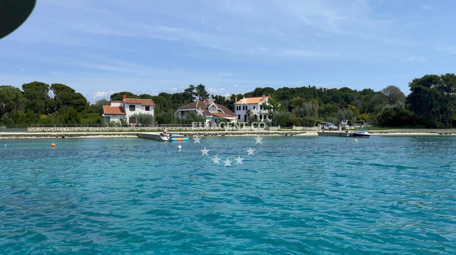 Shoreline and swimming area at Uvala Zmorasnja Luka in Mulinska 10, Ugljan