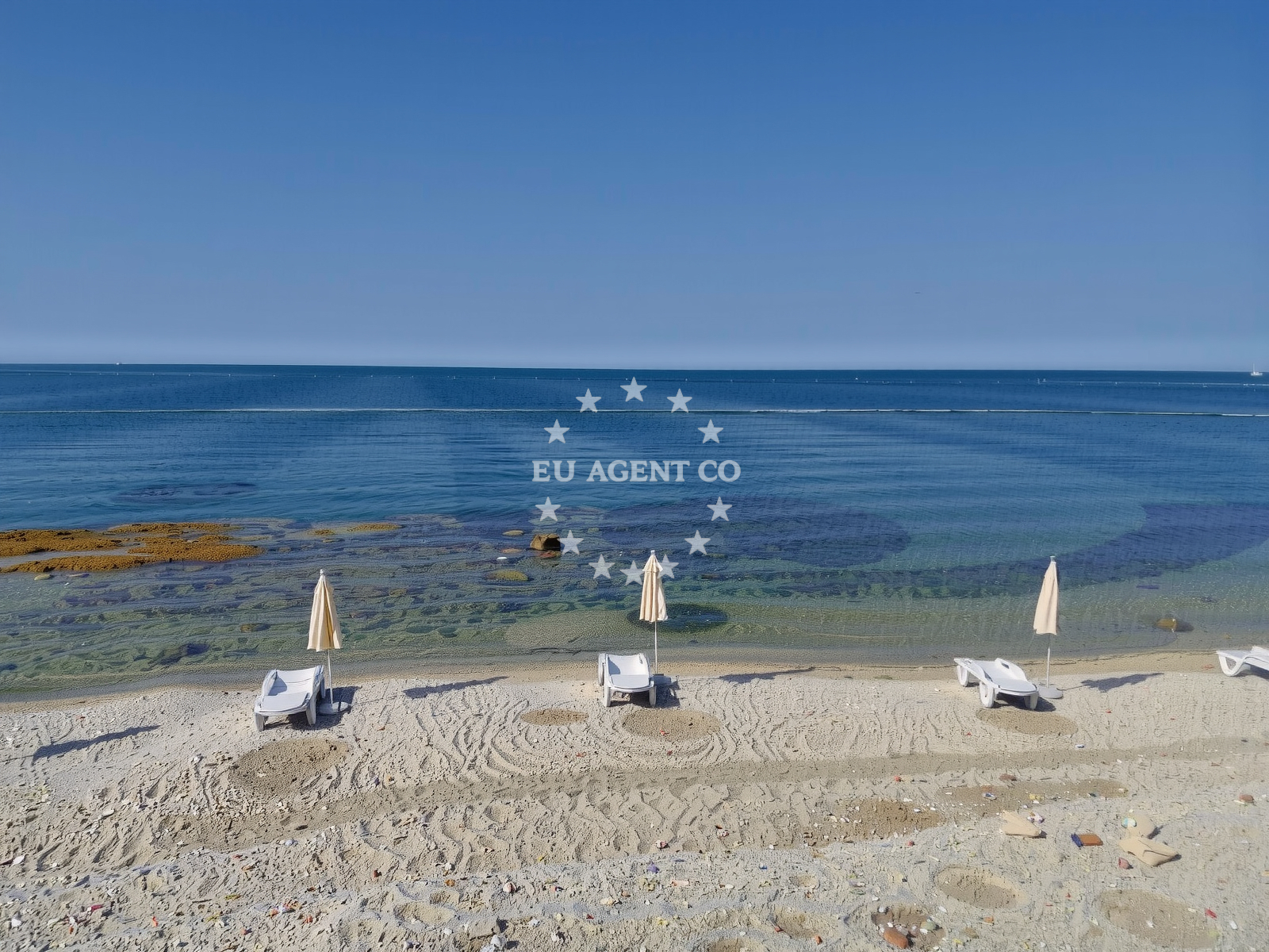 Beach facilities and surroundings at Vabriga beach in Camping Solaris 1, Poreč