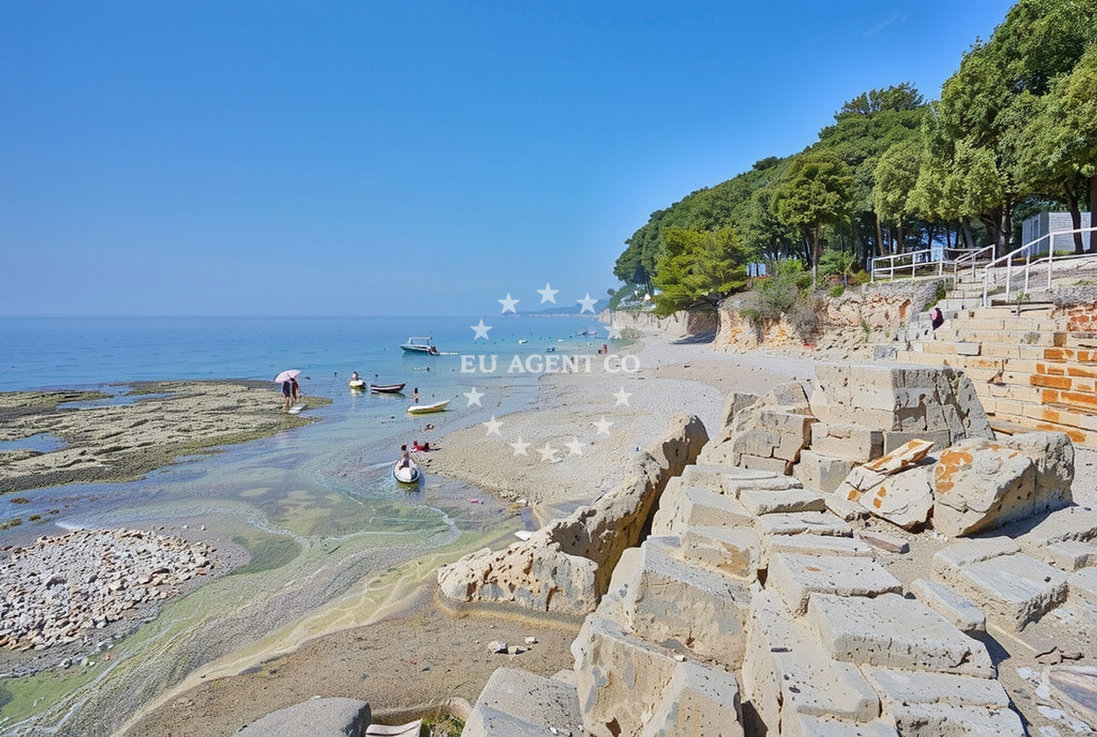 Beach facilities and surroundings at Vabriga: beaches and coves (21) in Vabriga