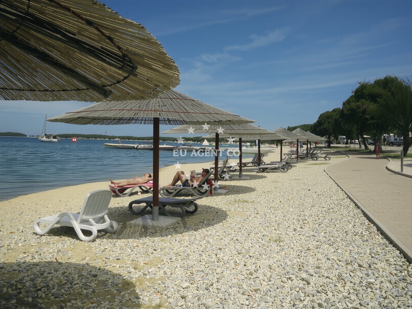 Overview of Val Saline beach in Monsena 1, Rovinj