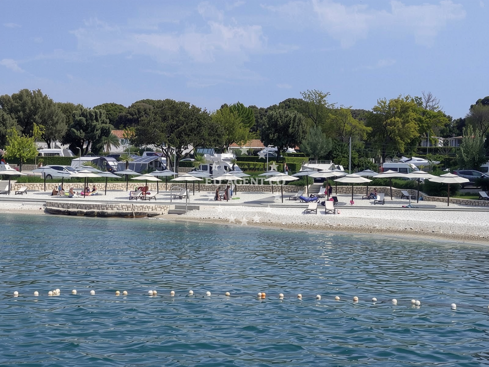 Beach facilities and surroundings at Val Saline beach in Monsena 1, Rovinj
