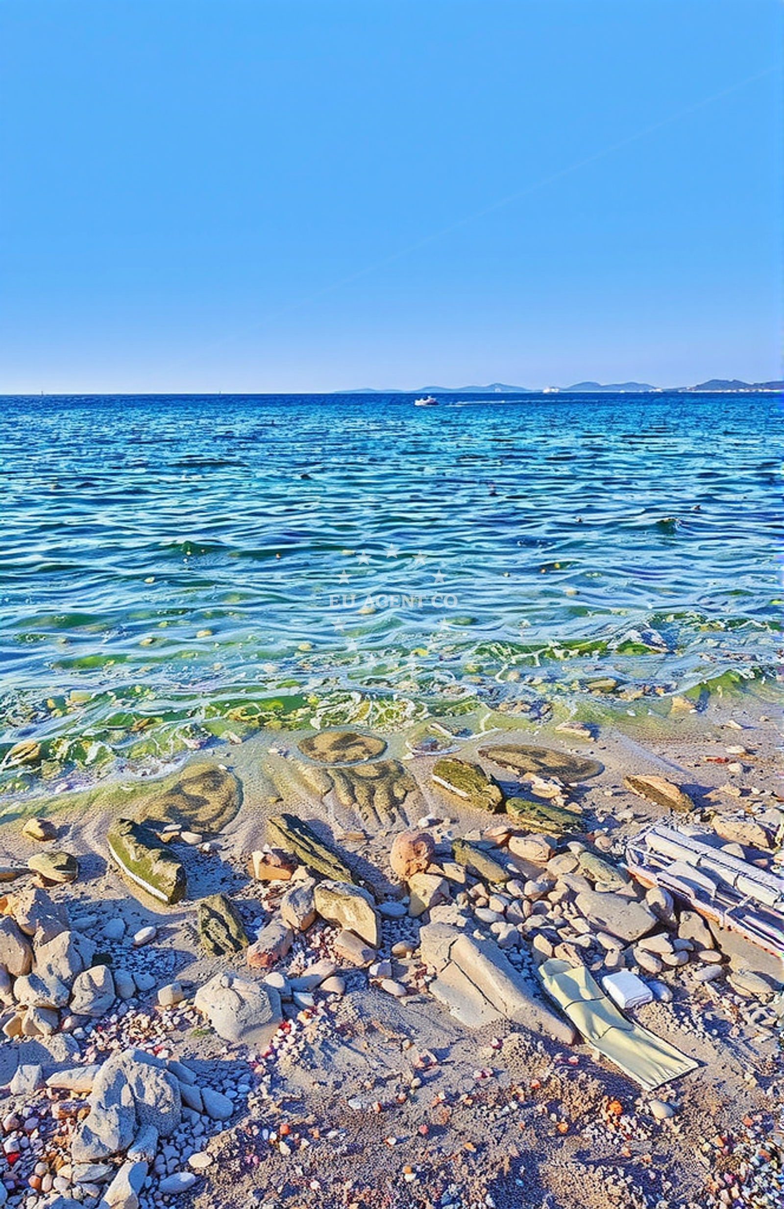 Sea and coastal view of Valačin žal, Veli Rat (Dugi otok) in Valačin žal