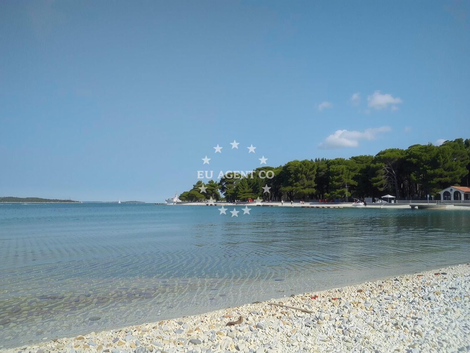 Shoreline and swimming area at Valbandon beach in 116 Fažanska cesta, Fažana