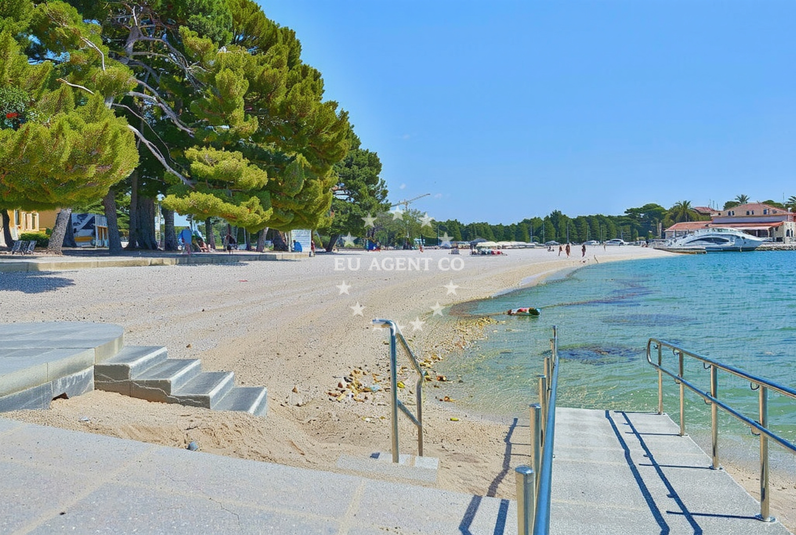 Beach facilities and surroundings at Valbandon, Valbandon in Valbandon