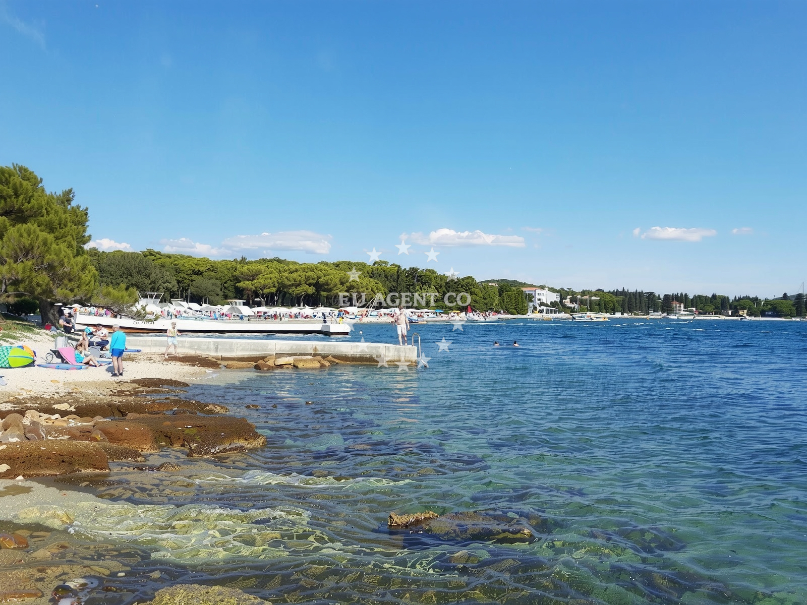 Shoreline and swimming area at Valdaliso Beach in Valsavie 11, Rovinj