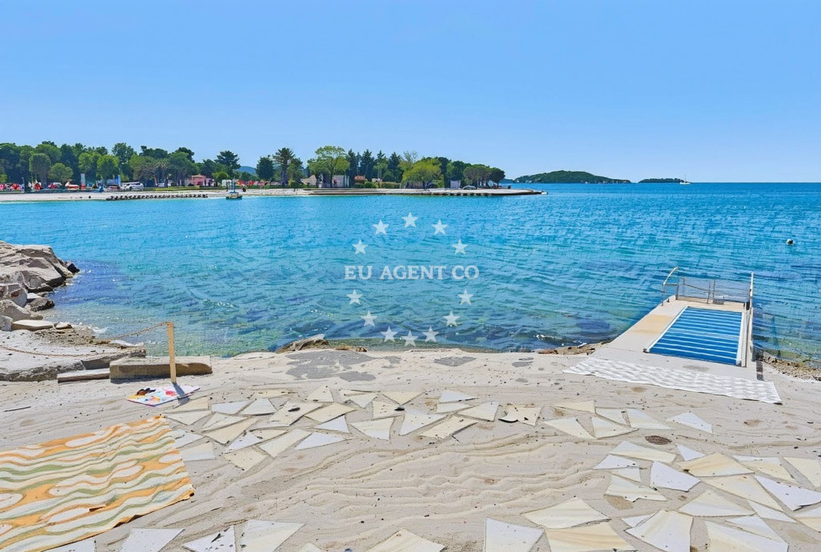 Shoreline and swimming area at Valkanela (dog beach), Vrsar in Valkanela (plaža za pse)