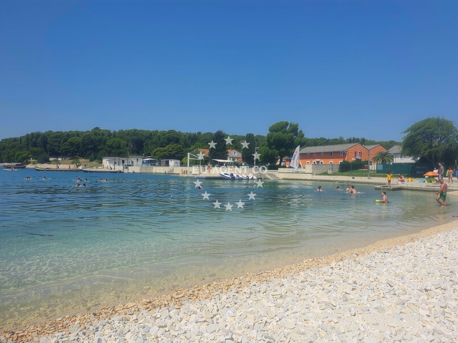 Beach facilities and surroundings at Valsaline beach in 41 Valsaline, Pula
