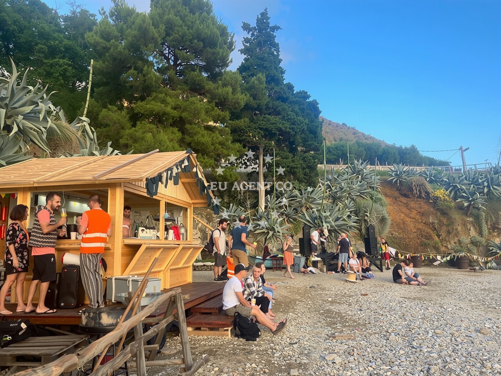 Beach facilities and surroundings at Vartalac Dog Beach in 53 Brig ulica, Komiža