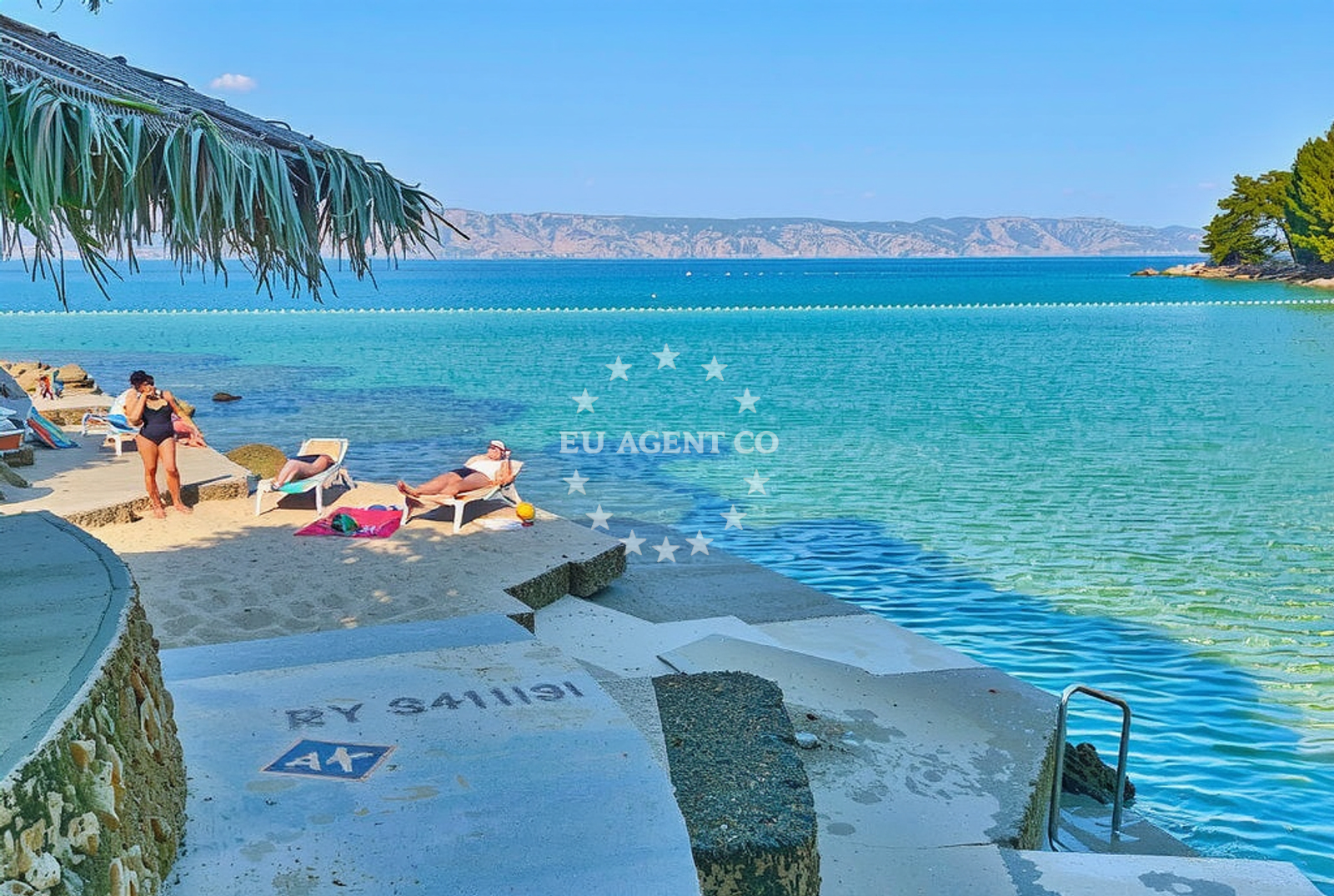 Beach facilities and surroundings at Vela Grebišća, Jelsa (Hvar) in Vela Grebišća