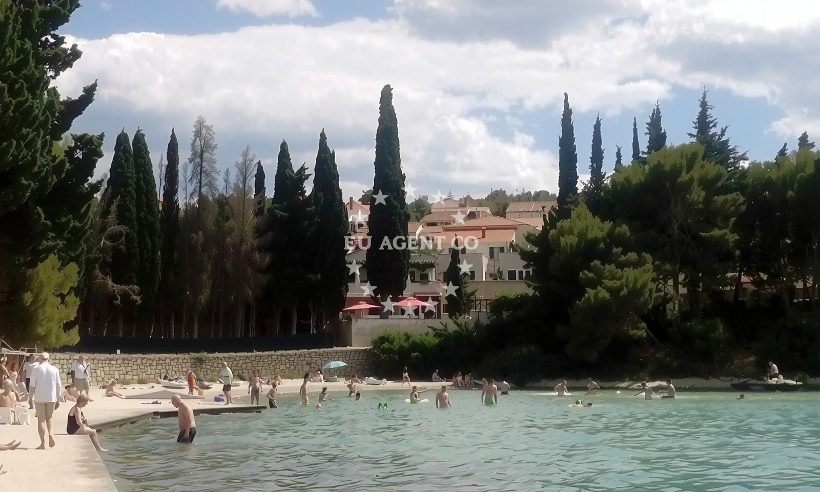 Additional view of Vela Luka beach in 12 Ulica Ivana Gorana Kovačića, Supetar