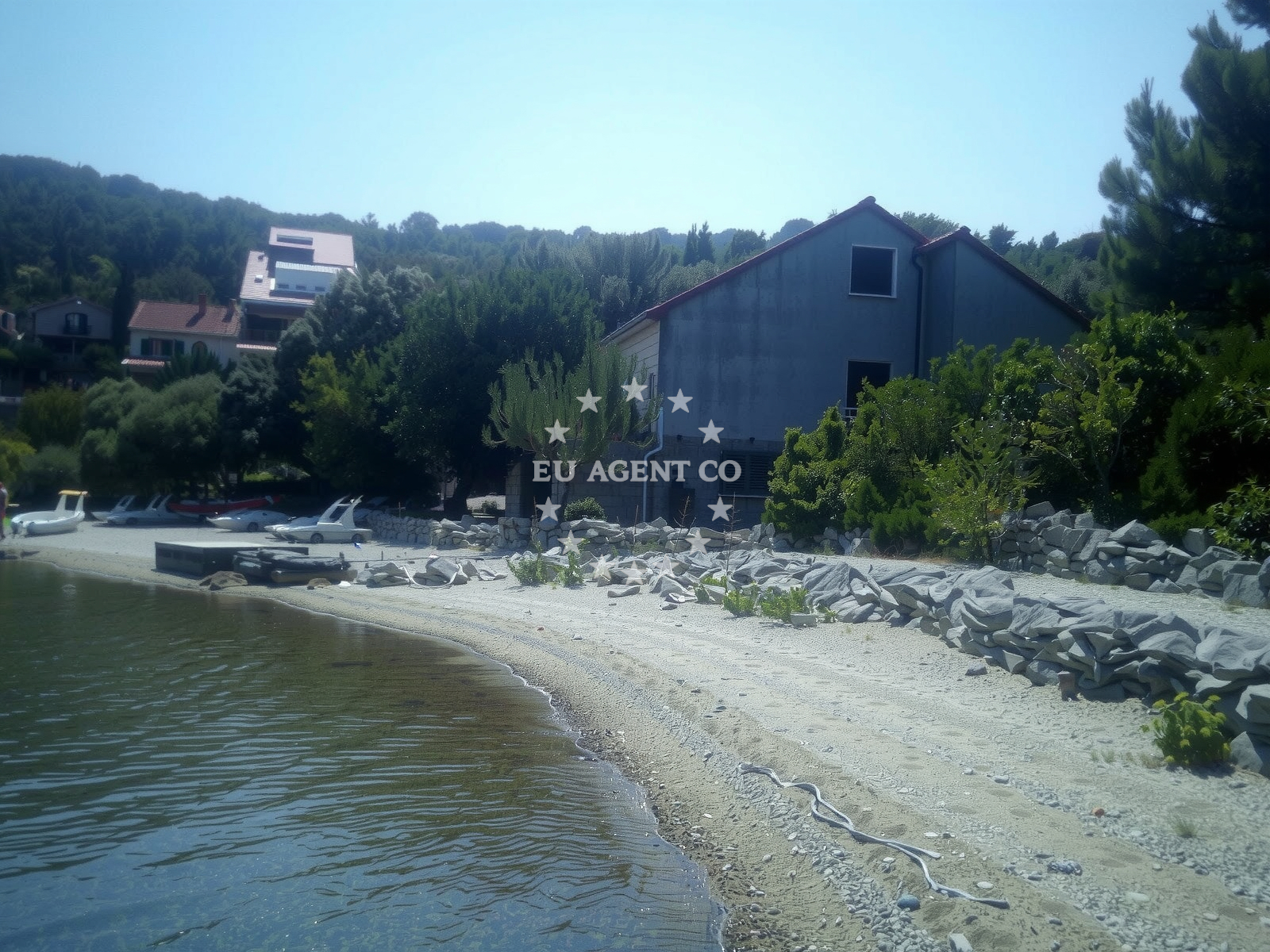 Shoreline and swimming area at Vela Vrbovica II beach