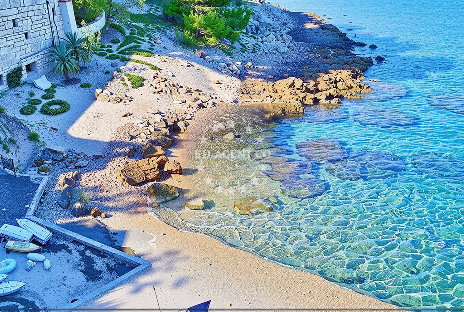 Beach facilities and surroundings at Veli dolac (dog beach), Stomorska (Šolta) in Veli dolac (plaža za pse)