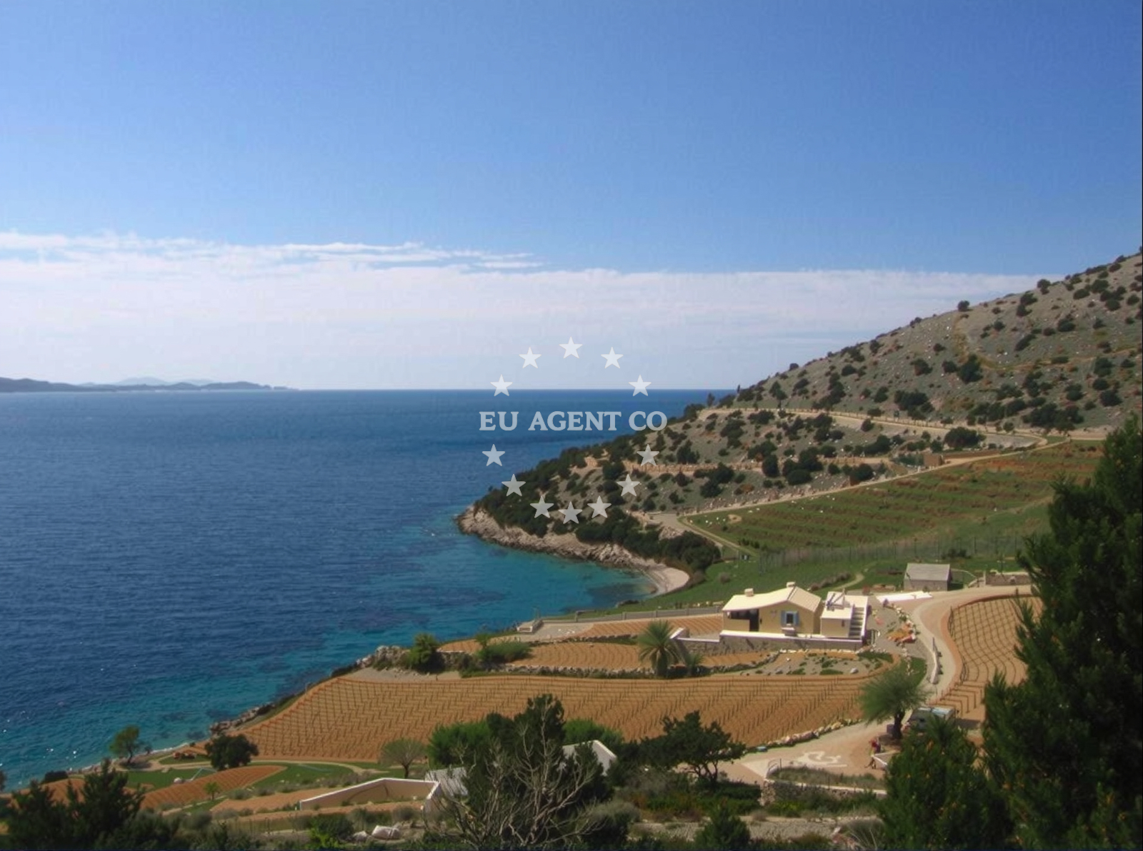 Beach facilities and surroundings at Veli Zagradac beach in Murvica - Brač, Murvica