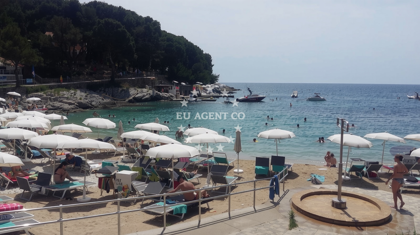 Beach facilities and surroundings at Veli Zal in Suncana Uvala 4, Mali Lošinj