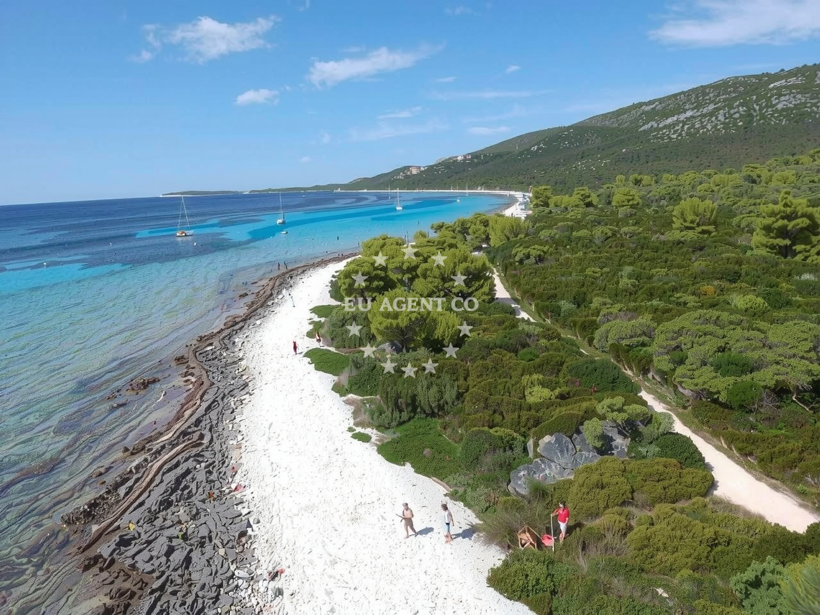 Beach facilities and surroundings at Veli Zal beach in Dragove 7, Dragove