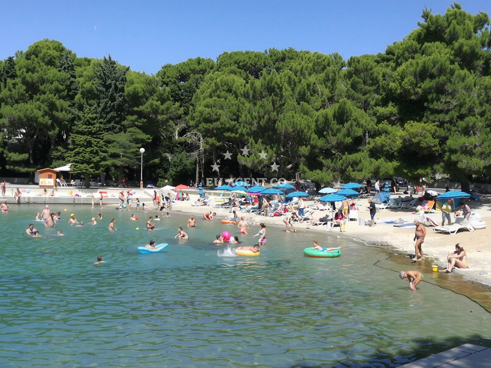 Shoreline and swimming area at Veli Zal II beach in Cikat 9, Mali Lošinj