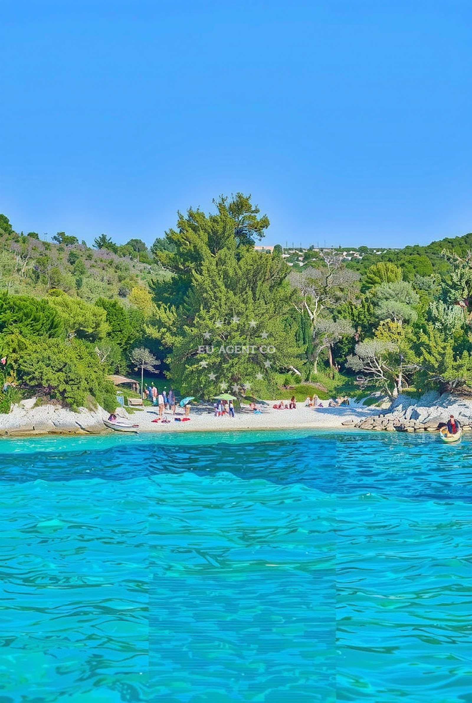 Beach facilities and surroundings at Velika Draga, Ilovik (Mali Lošinj) (Ilovik) in Velika Draga