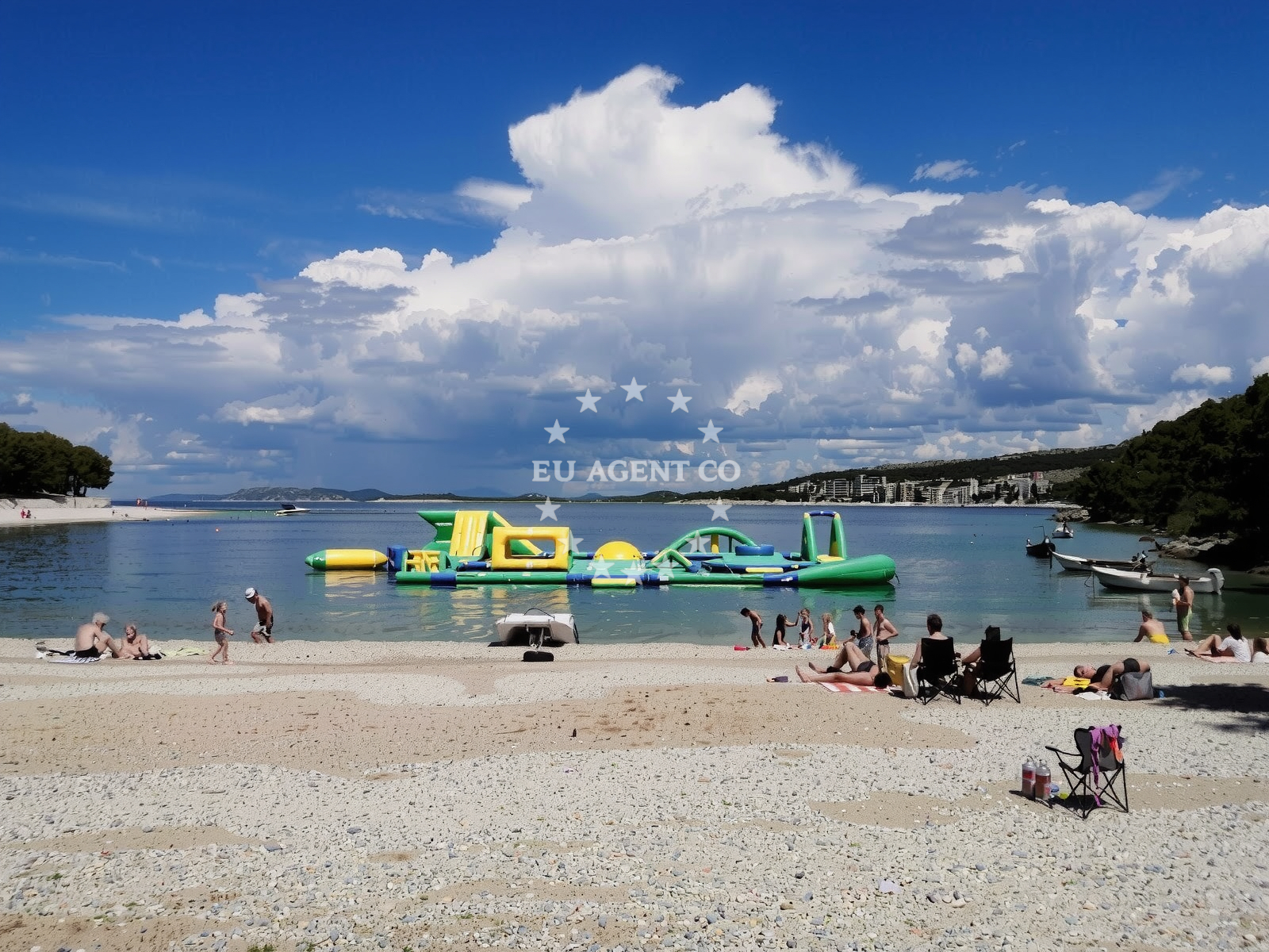 Beach facilities and surroundings at Velika Raduca II beach in 14 Ulica Tina Ujevića, Primošten