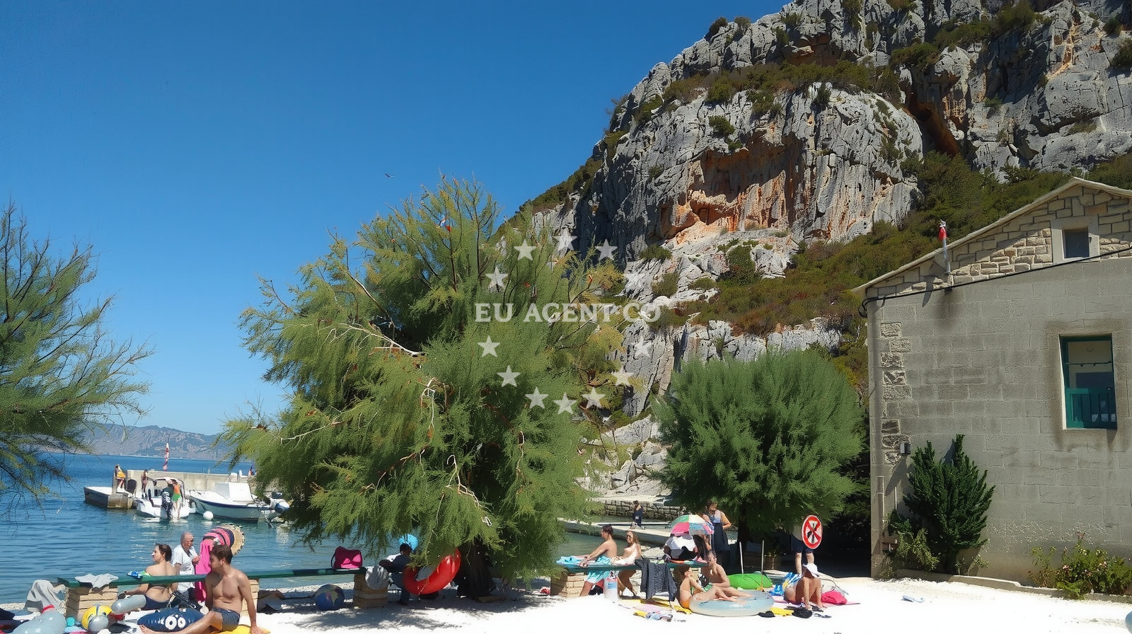 Additional view of Velika Stiniva beach in Uvala Vela Stiniva, Zastražišće