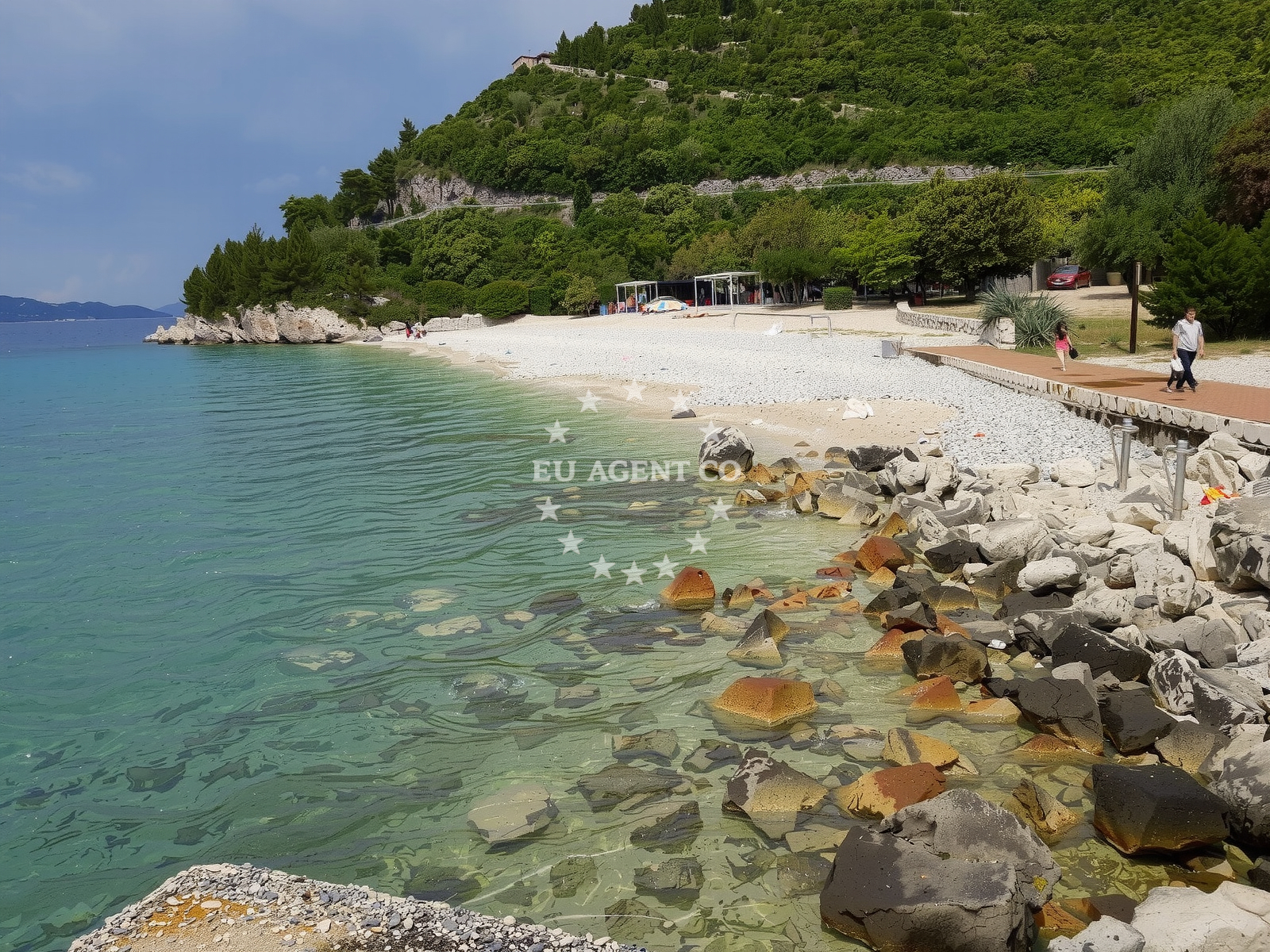 Beach facilities and surroundings at Veliki zal beach in Žrnjak 5, Dubravica
