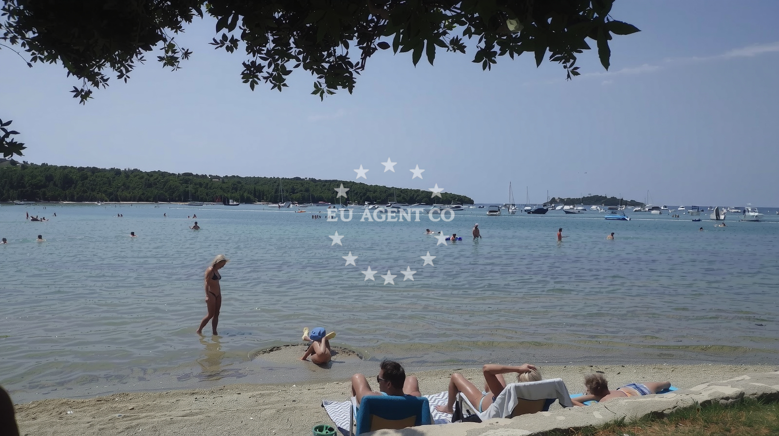 Beach facilities and surroundings at Vestar beach II in Vestar 1, Rovinj