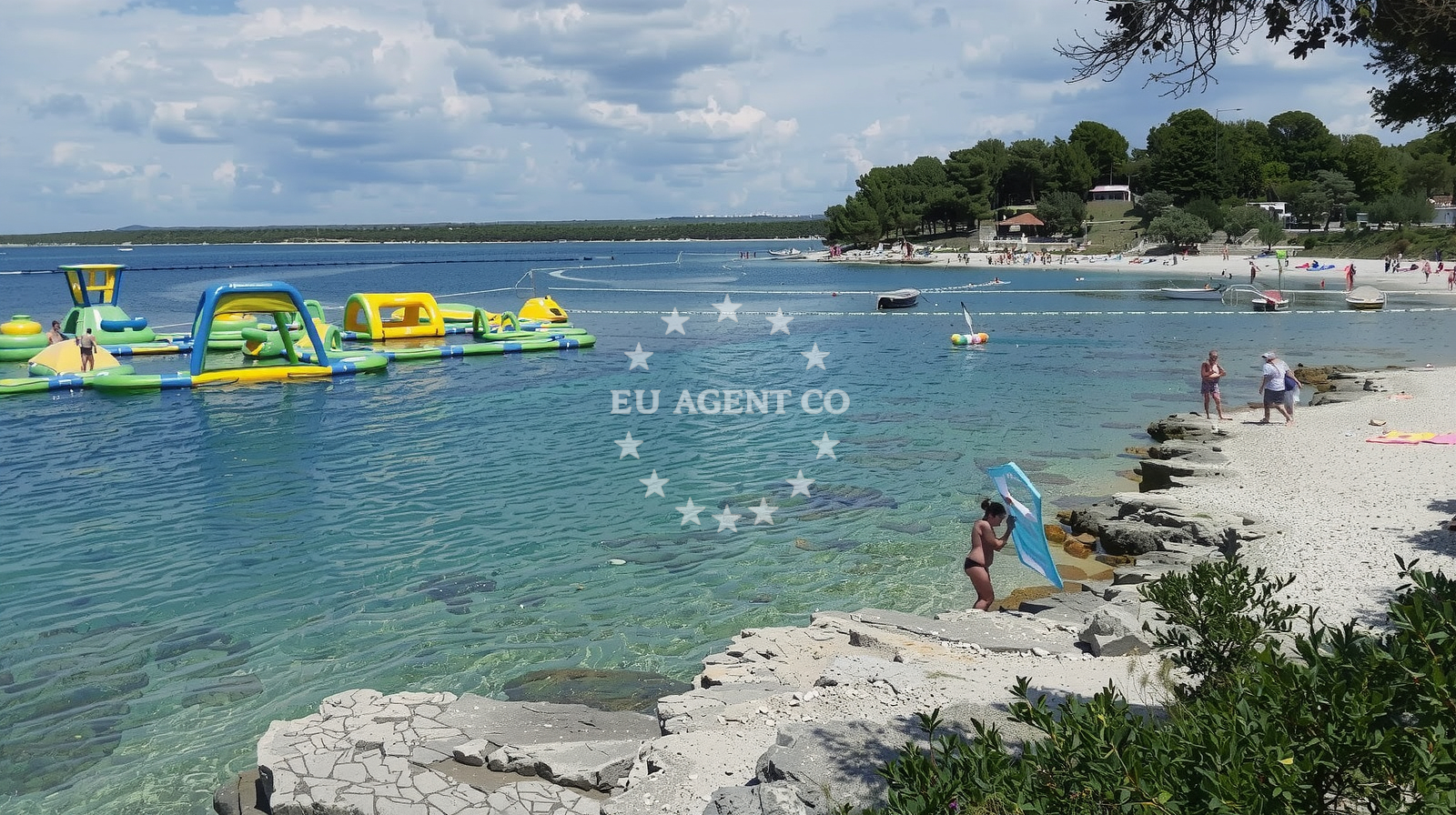 Shoreline and swimming area at Vile beach in Camping Brioni, Puntižela 155, Pula