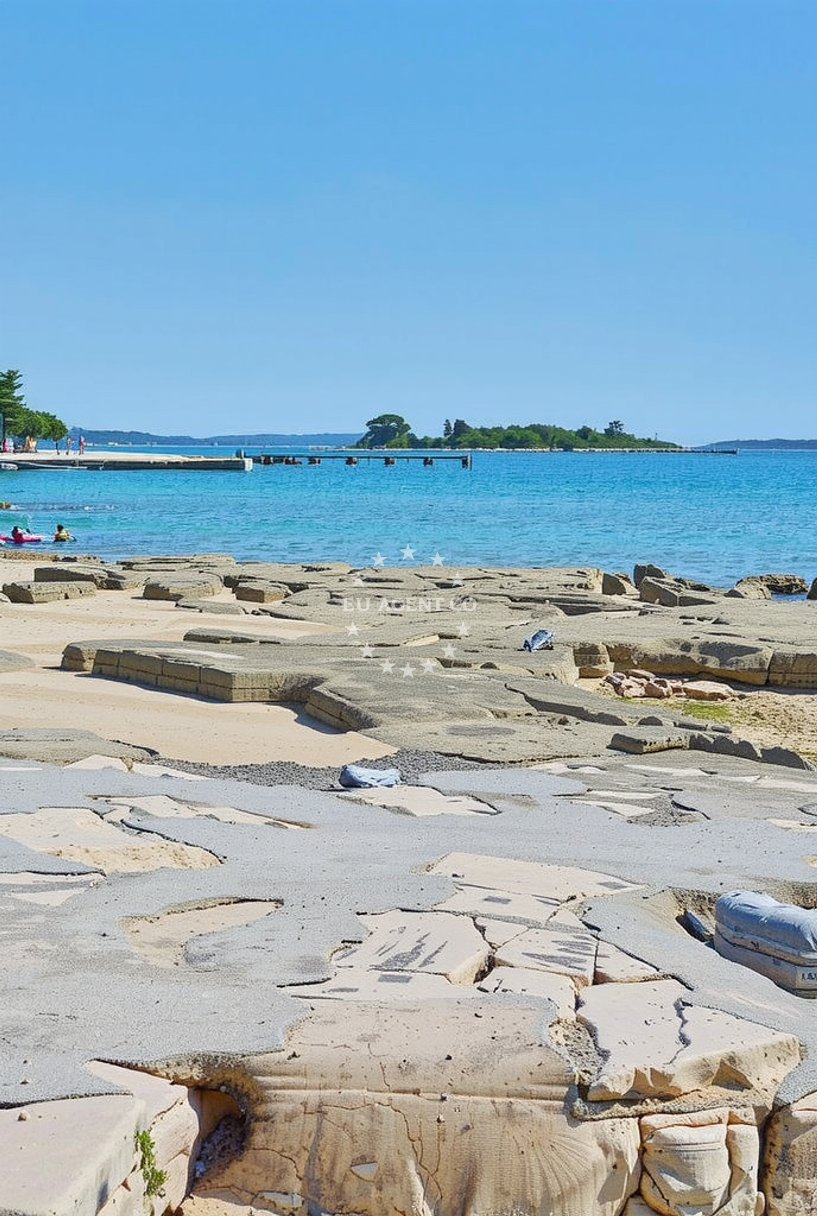 Beach facilities and surroundings at Villas Rubin (dog beach), Rovinj in Villas Rubin (plaža za pse)