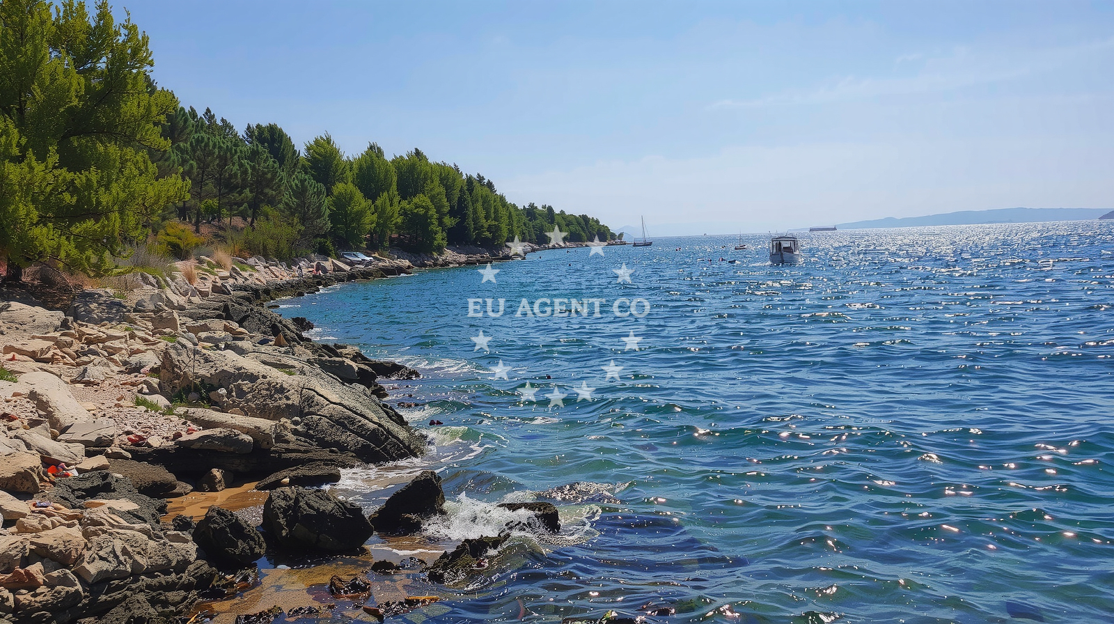 Shoreline and swimming area at Vinisce beach in Kameli?ina 18B, Vinišće
