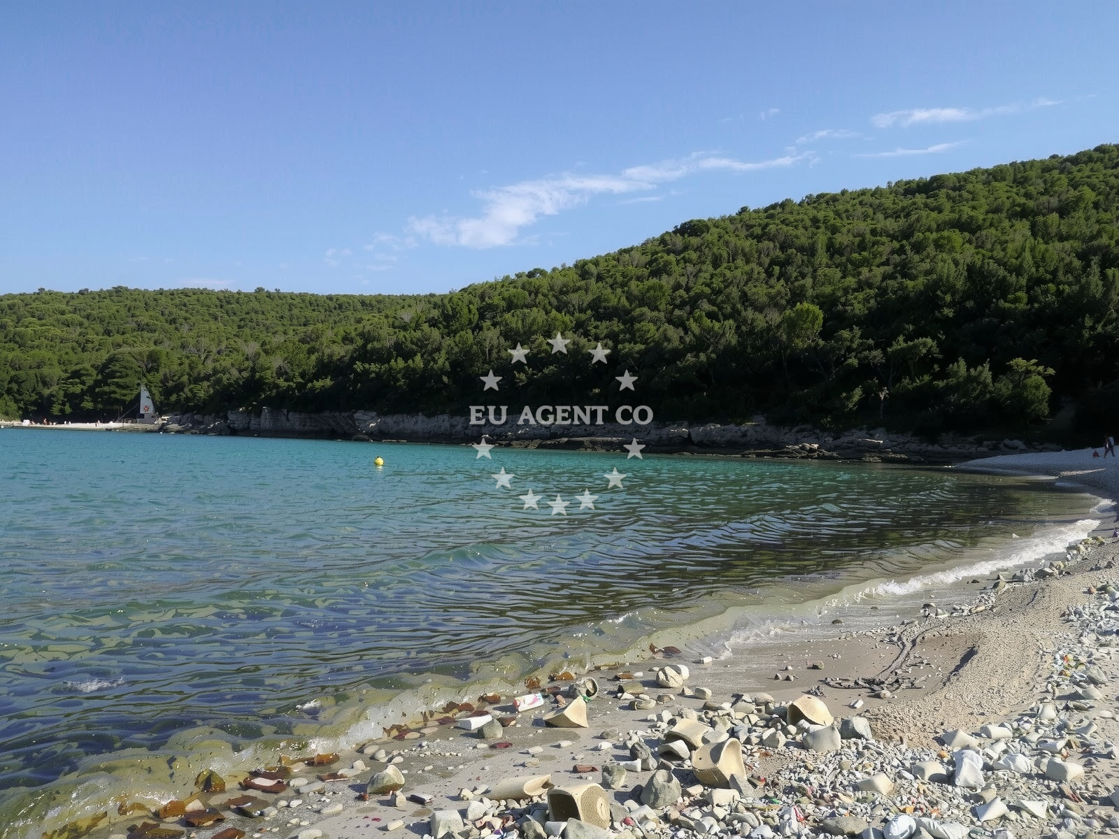 Beach facilities and surroundings at Vinjole beach in 136, Kavran