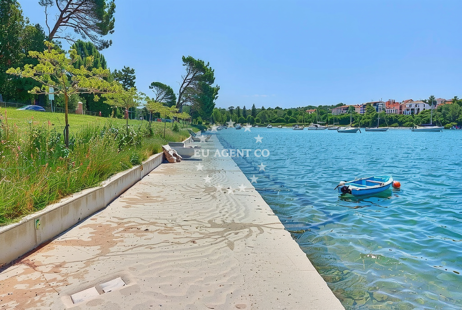 Beach facilities and surroundings at Vinkuran: beaches and coves (2) in Vinkuran