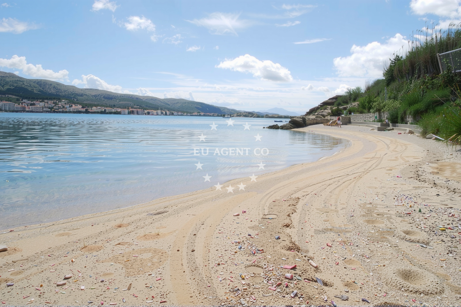 Overview of Vodice beach in Ulica Hanibala Lucića 16, Pag