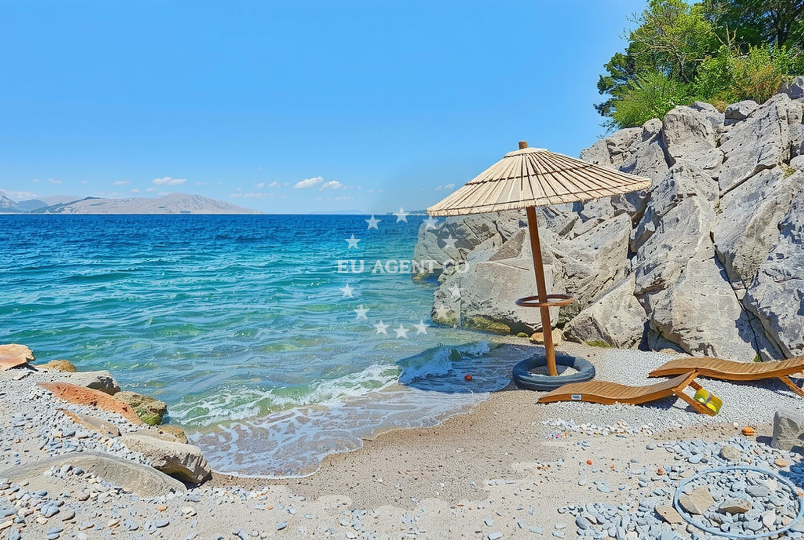 Beach facilities and surroundings at Volarice: beaches and coves (2) in Volarice