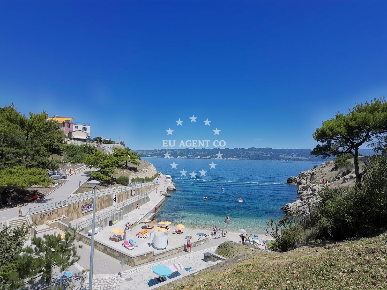 Beach facilities and surroundings at Vrbnik beach in Glagoljaška ulica 6, Vrbnik