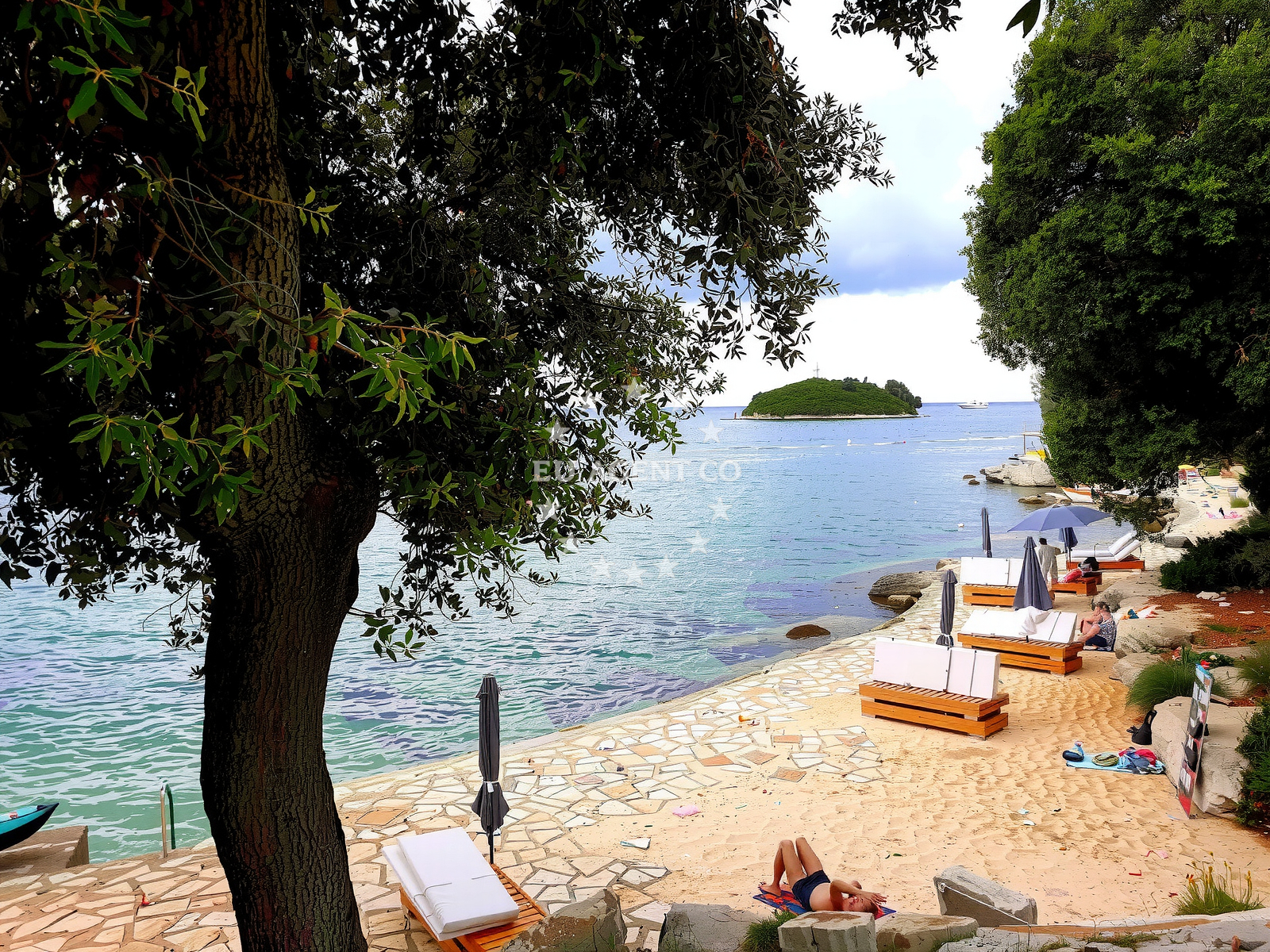 Beach facilities and surroundings at Vrsar City Beach in 36 Porečka ulica, Vrsar