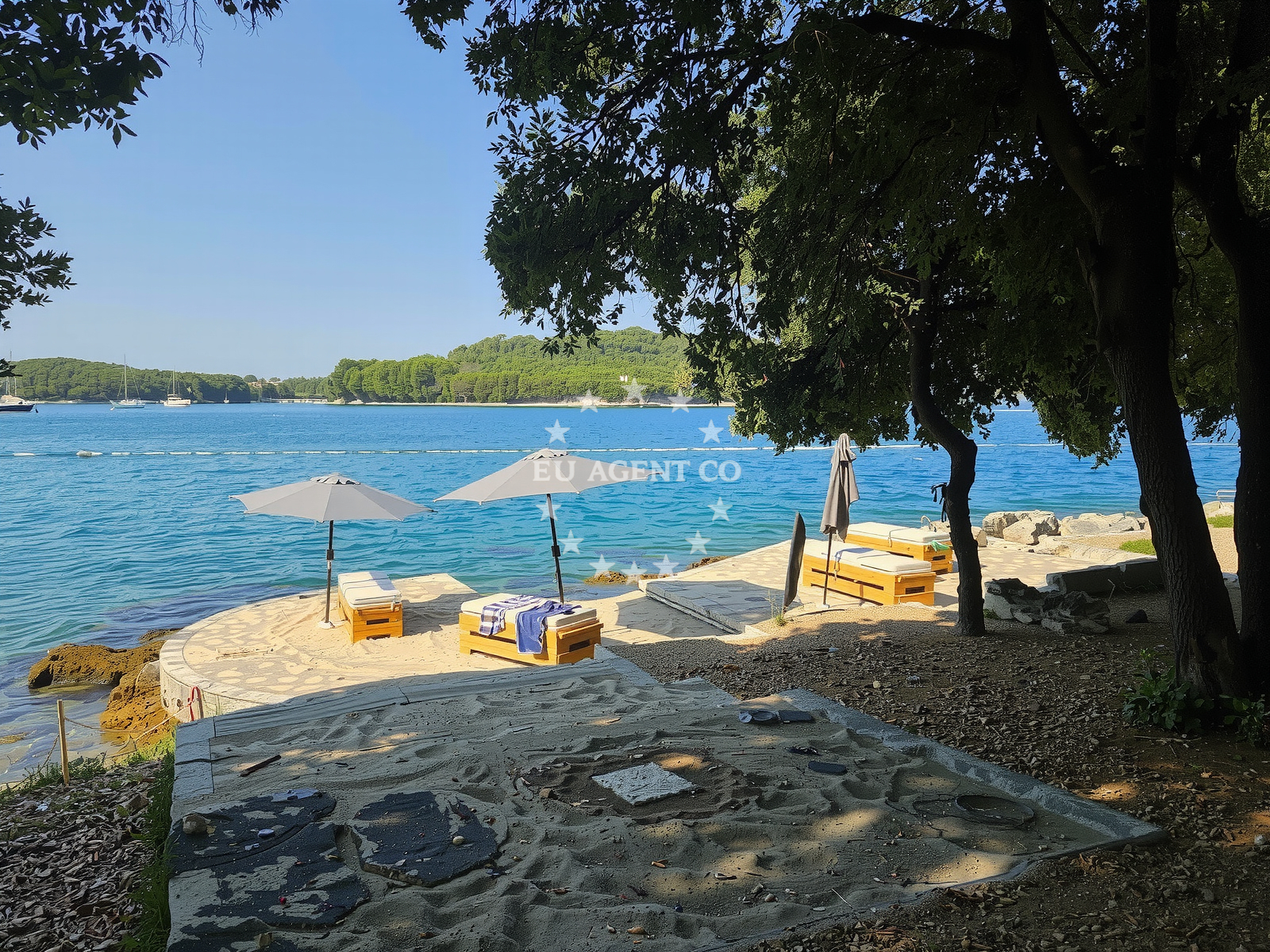 Shoreline and swimming area at Vrsar Town Beach in 36 Porečka ulica, Vrsar