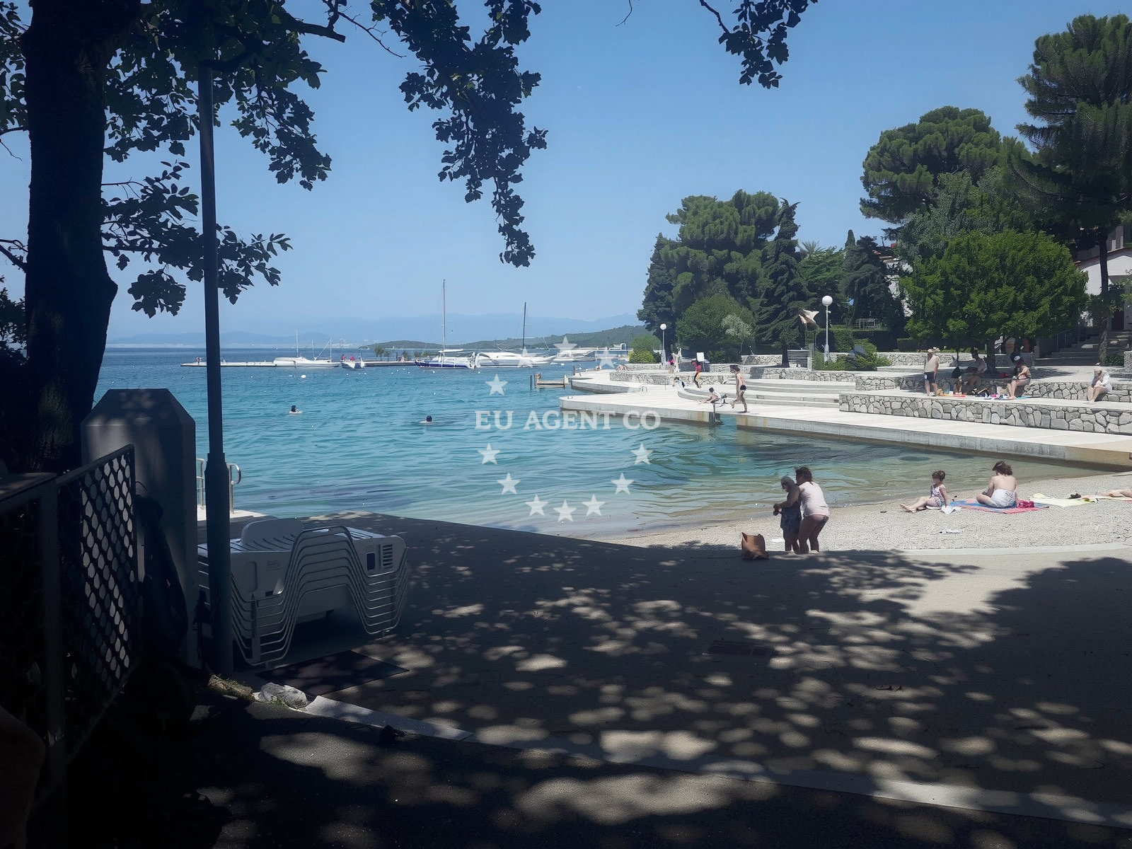 Beach facilities and surroundings at Vrtaca Bay in Zagrebačka 7, Malinska