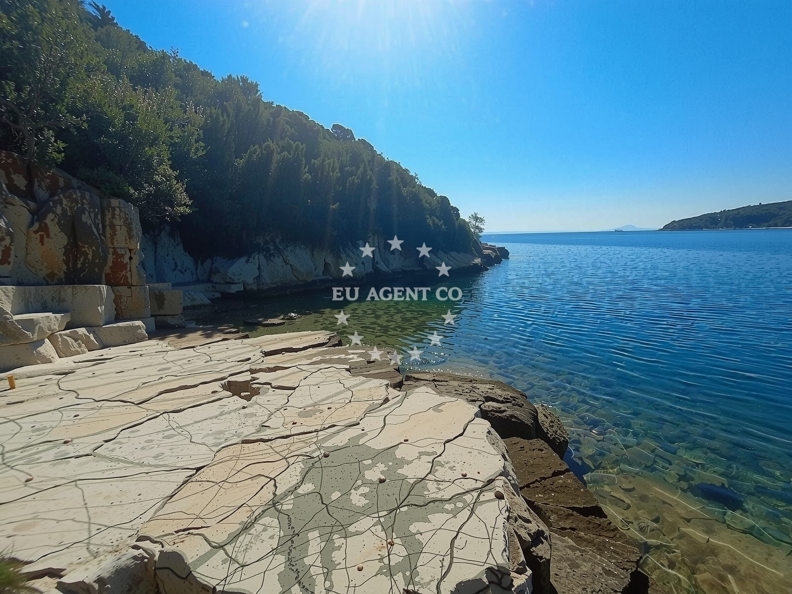 Shoreline and swimming area at Wild beach in Luka Krnica b.b., Krnica