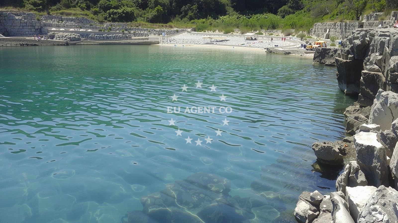 Beach facilities and surroundings at Zaglenicina beach