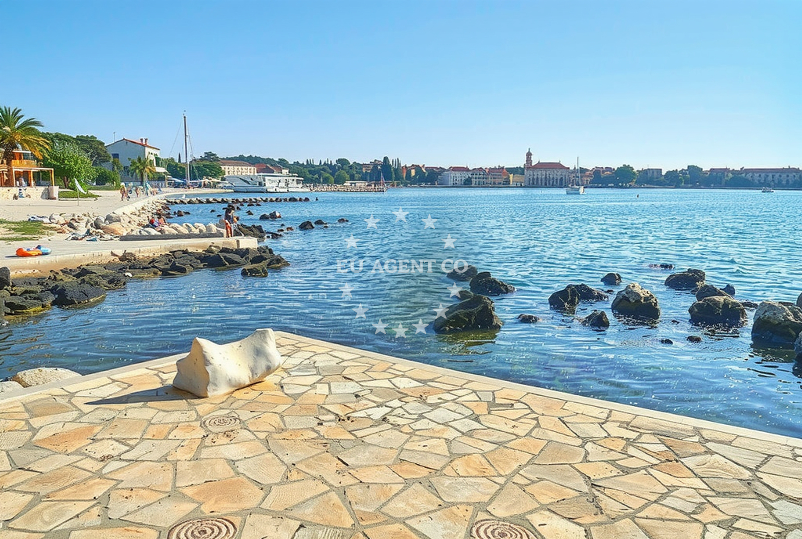 Shoreline and swimming area at Zagreb (dog beach), Poreč in Zagreb (plaža za pse)