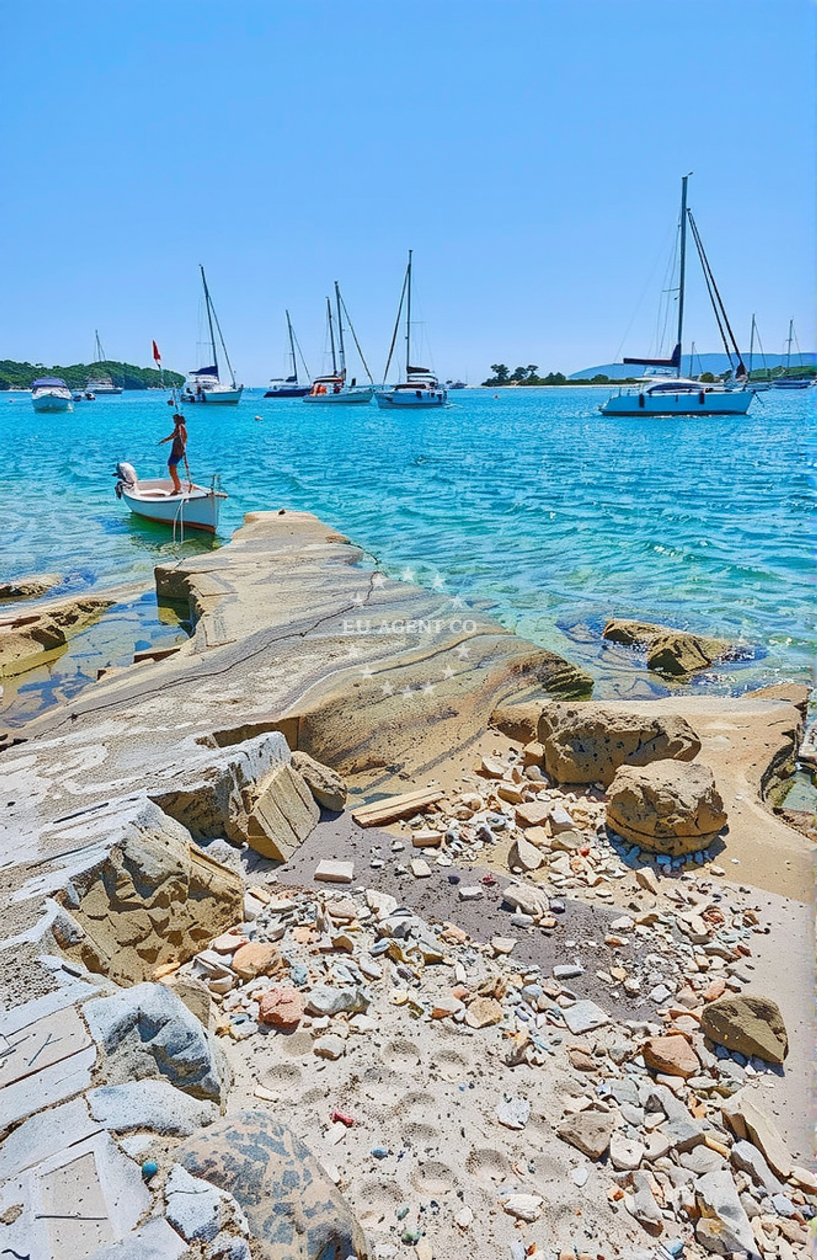 Beach facilities and surroundings at Žalo Krknjaš, Drvenik Veliki (Drvenik Veli) in Žalo Krknjaš