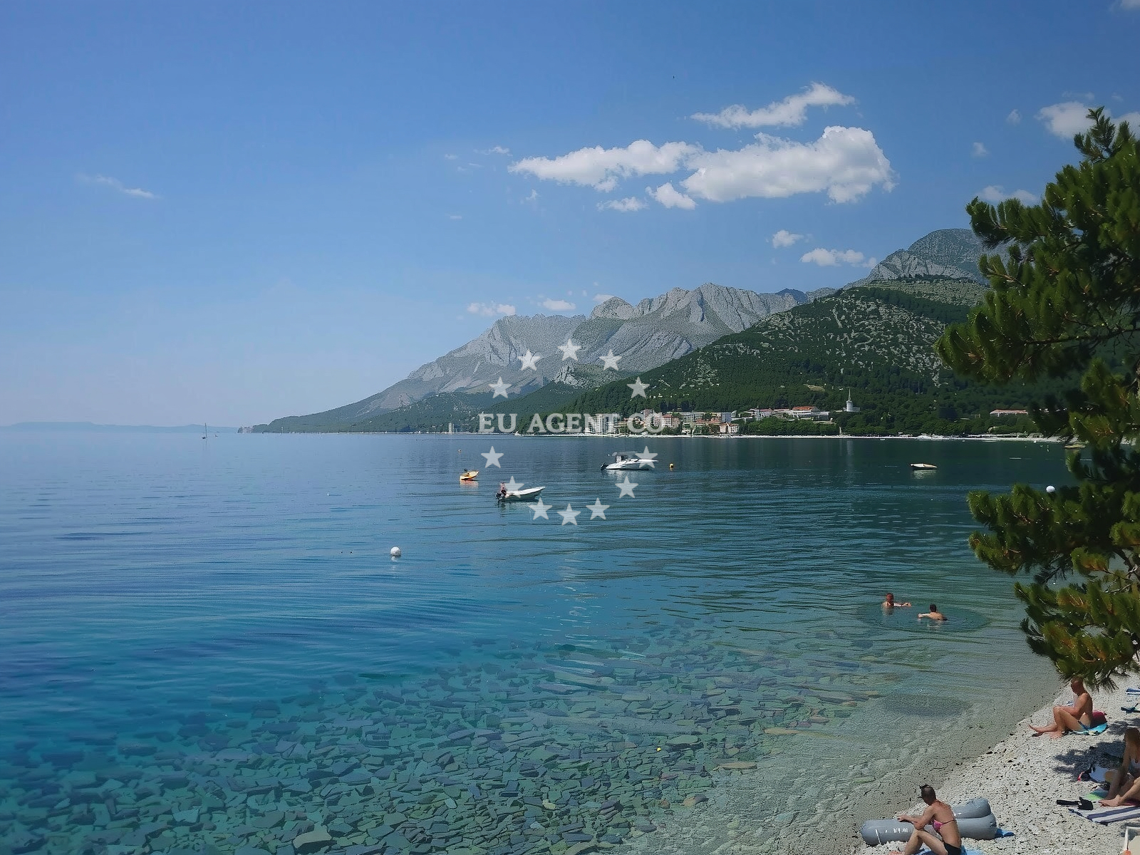 Beach facilities and surroundings at Zaostrog Male Ciste in Kapeć 6, Zaostrog