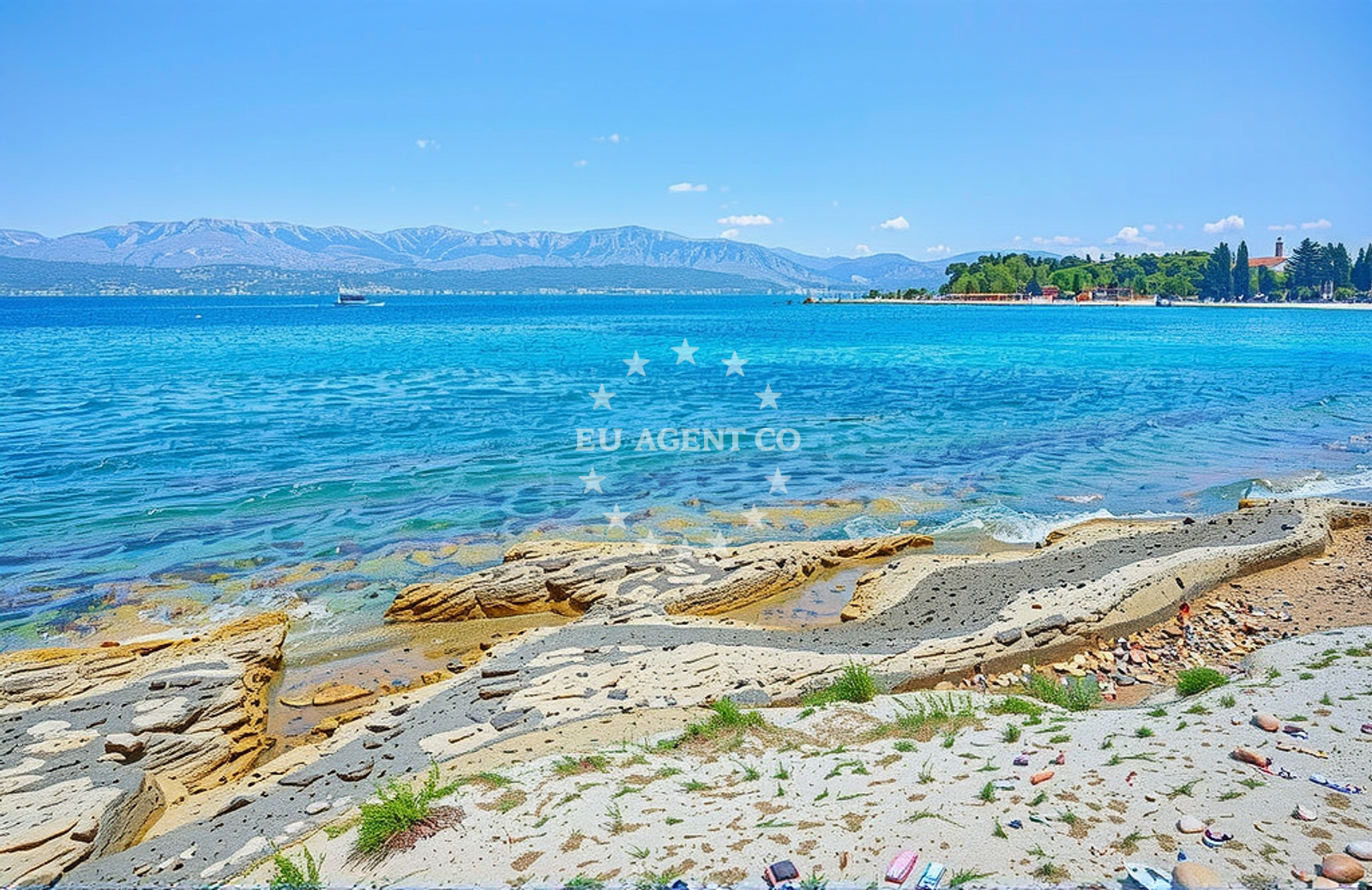 Beach facilities and surroundings at Zazubić (FKK), Mirca (Brač) in Zazubić (FKK)