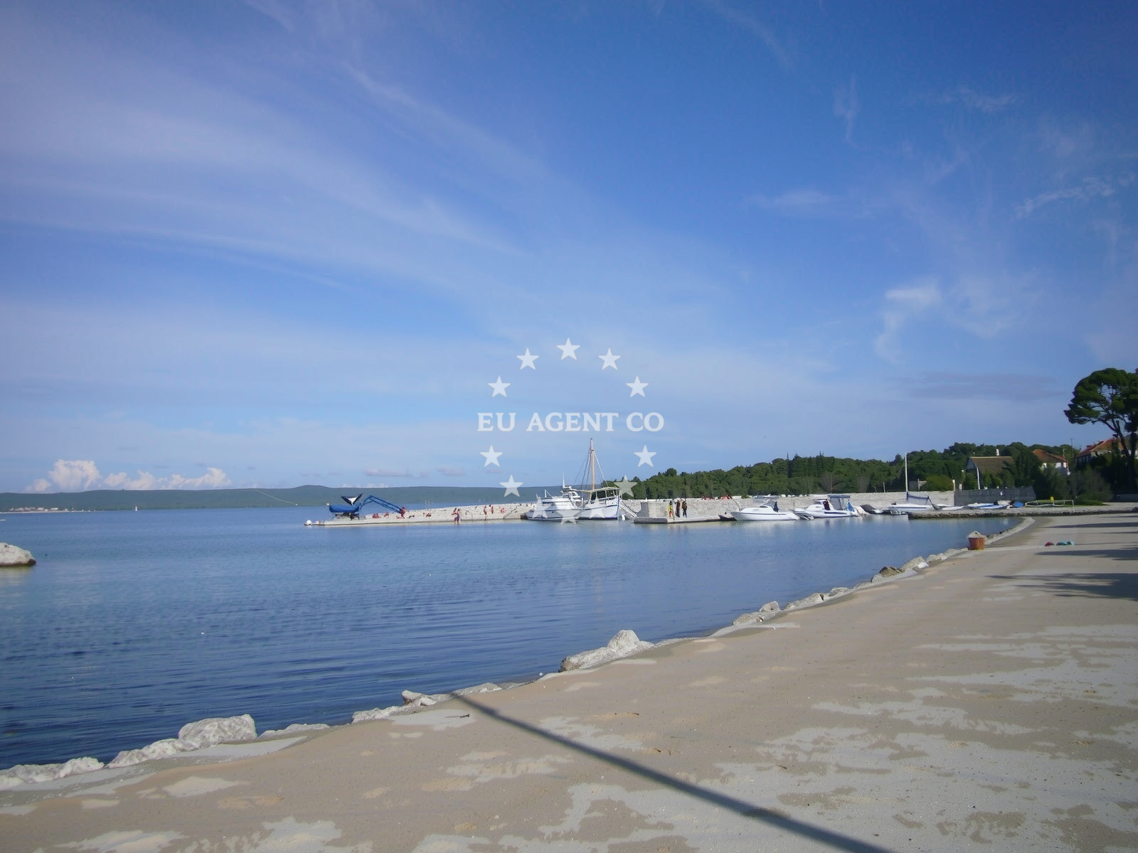 Beach facilities and surroundings at Zdrelac beach in Ulica Vrh zabrane, Ždrelac