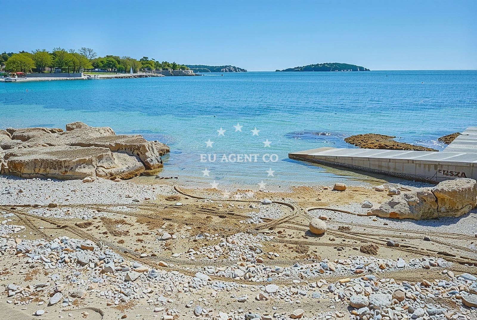 Shoreline and swimming area at Zelena laguna (dog beach), Funtana in Zelena laguna (plaža za pse)