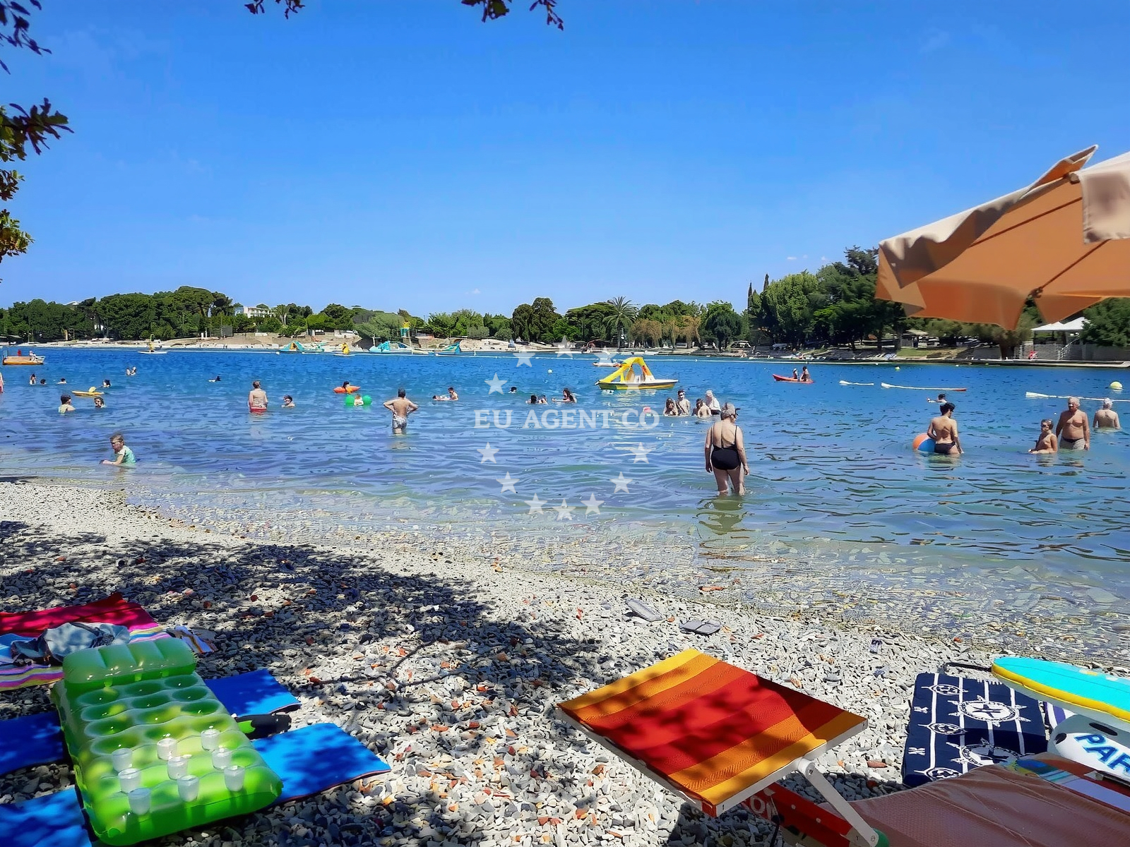 Beach facilities and surroundings at Zelena Laguna Resort Beach in Zelena Laguna bb, Poreč