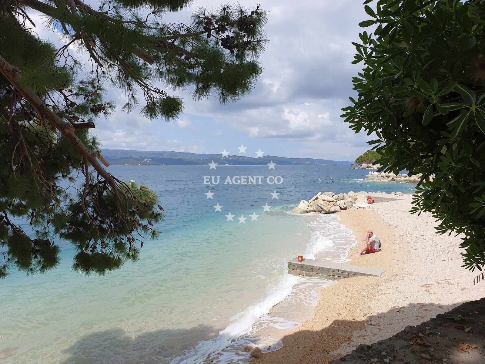 Overview of Zicova Riva beach II in Kralja Tomislava 24, Mimice