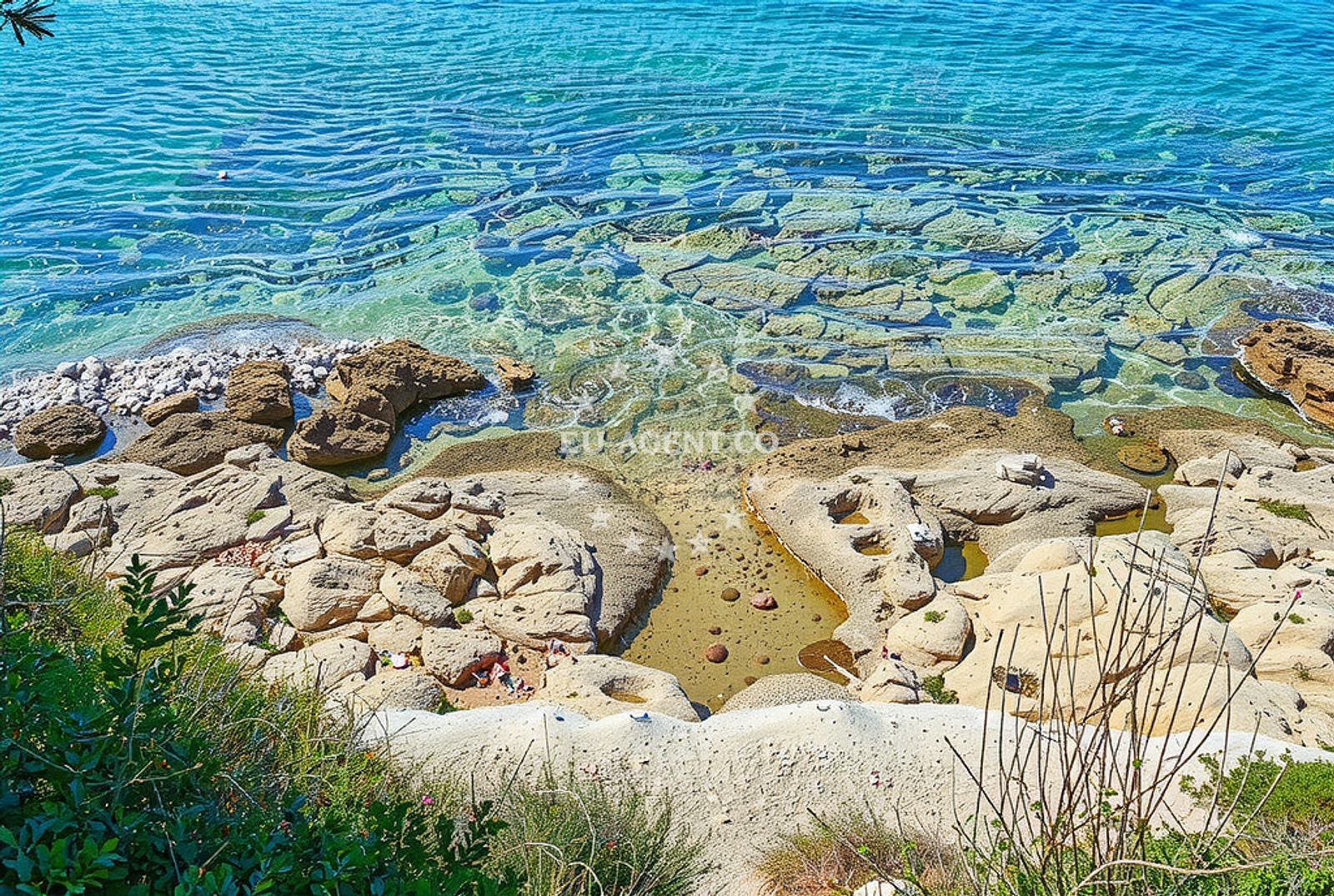 Sea and coastal view of Zlatne stijene (dog beach), Pula in Zlatne stijene (plaža za pse)